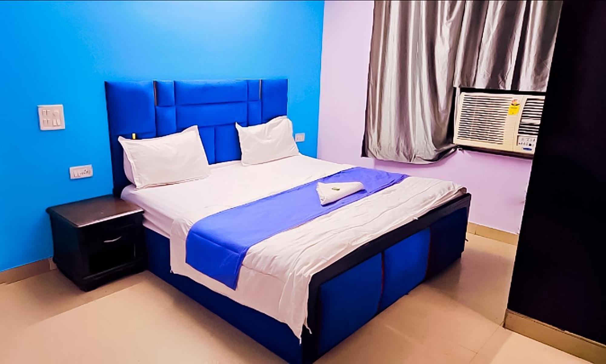 Happy Inn - Near Saket Metro Nueva Delhi Exterior foto