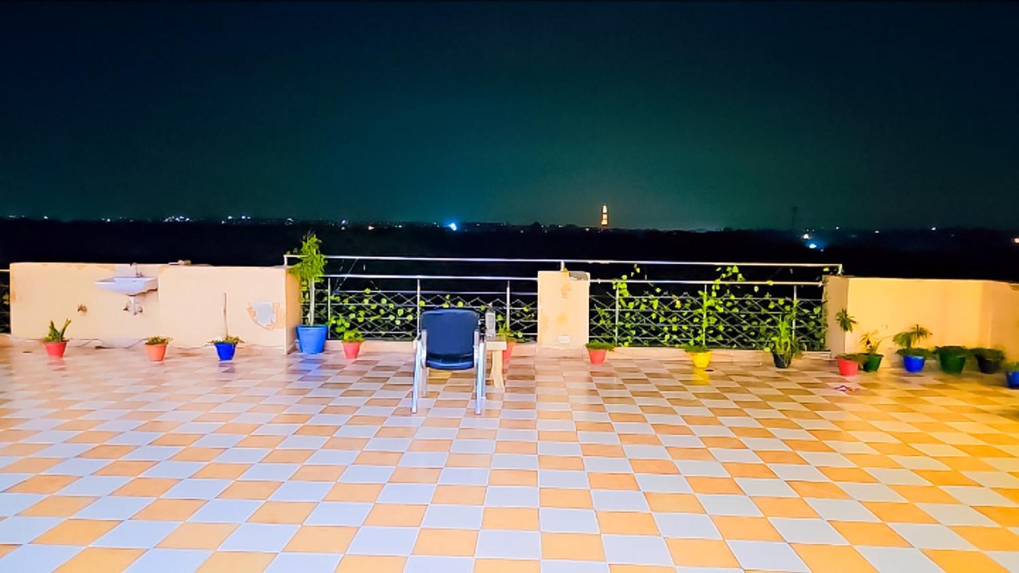 Happy Inn - Near Saket Metro Nueva Delhi Exterior foto